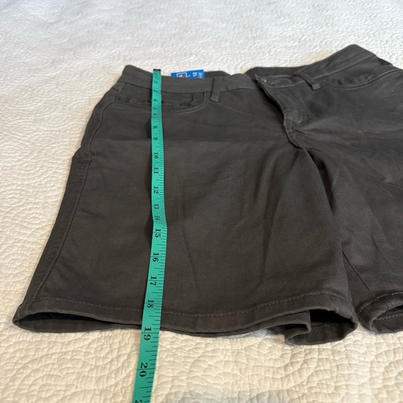 Kuhl Green Bermuda Shorts Lightweight Casual Wear - Picture 10 of 11